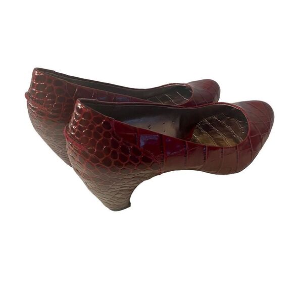 Sam Edelman Leather Upper Faux Alligator Burgundy Colored Cone Heel Pumps. - Picture 4 of 6